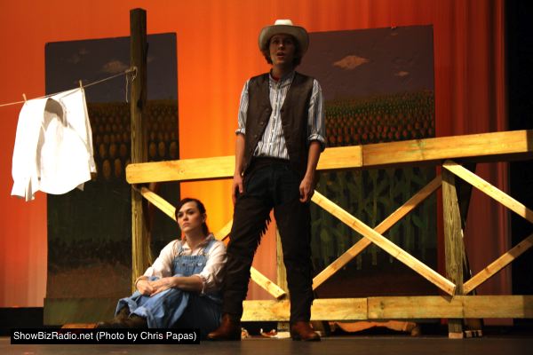 Holly Kelly as Laurey, Henry Ragan as Curly