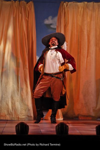 Jesse J. Perez as Florindo