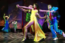 Vato Tsikurishvili as Hortensio, Irina Kavsadze as Bianca, and Scott Brown as Lucentio