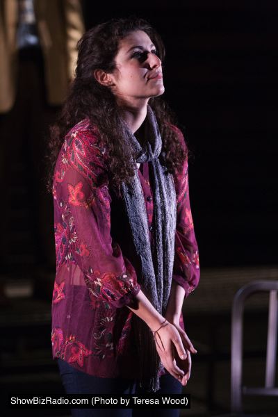 Melis Aker as Roya