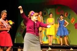 Carys Meyer (Amber), Hannah Sikora (Tracy Turnblad), Kolya Rabinowitch (Sketch), Darla Reynolds (Shelley), and Jessica Israel (Lou Ann)